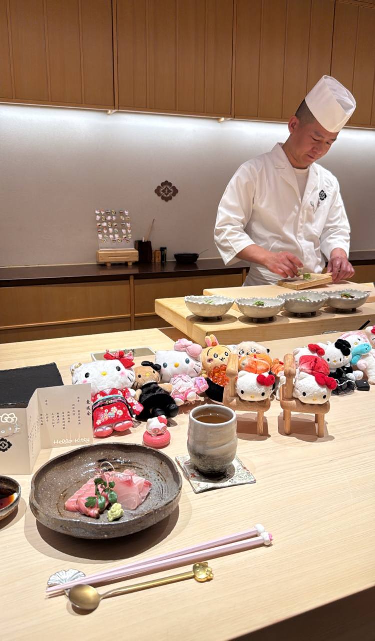 Hội viên mua sắm hàng hiệu